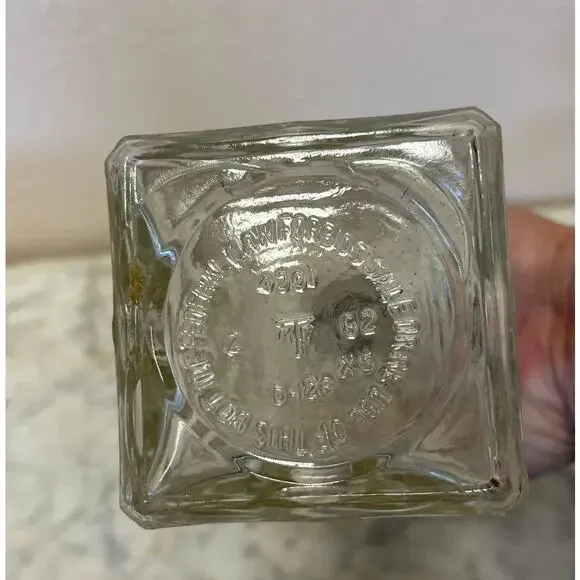 Vintage antique square Bourbon cut glass decanter - Picture 5 of 7